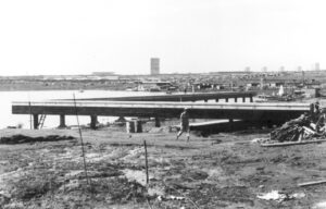 Estrutura a beira do lago