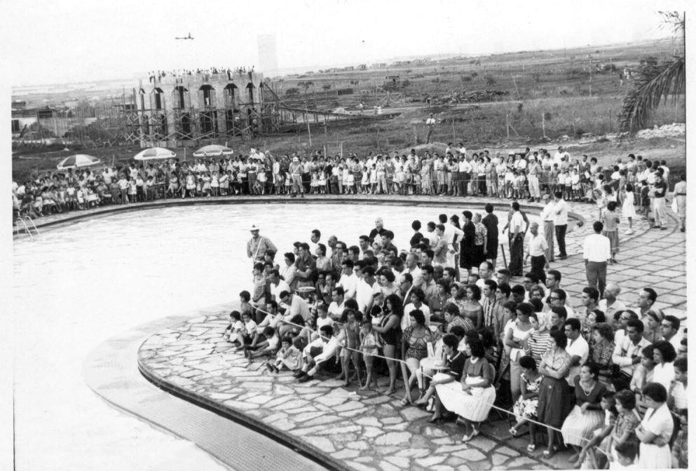 foto da Inauguração da Piscina Social, em 23 de Abril de 1961